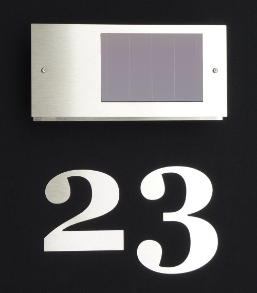 Hausnummern aus Edelstahl beleuchtet mit Solar